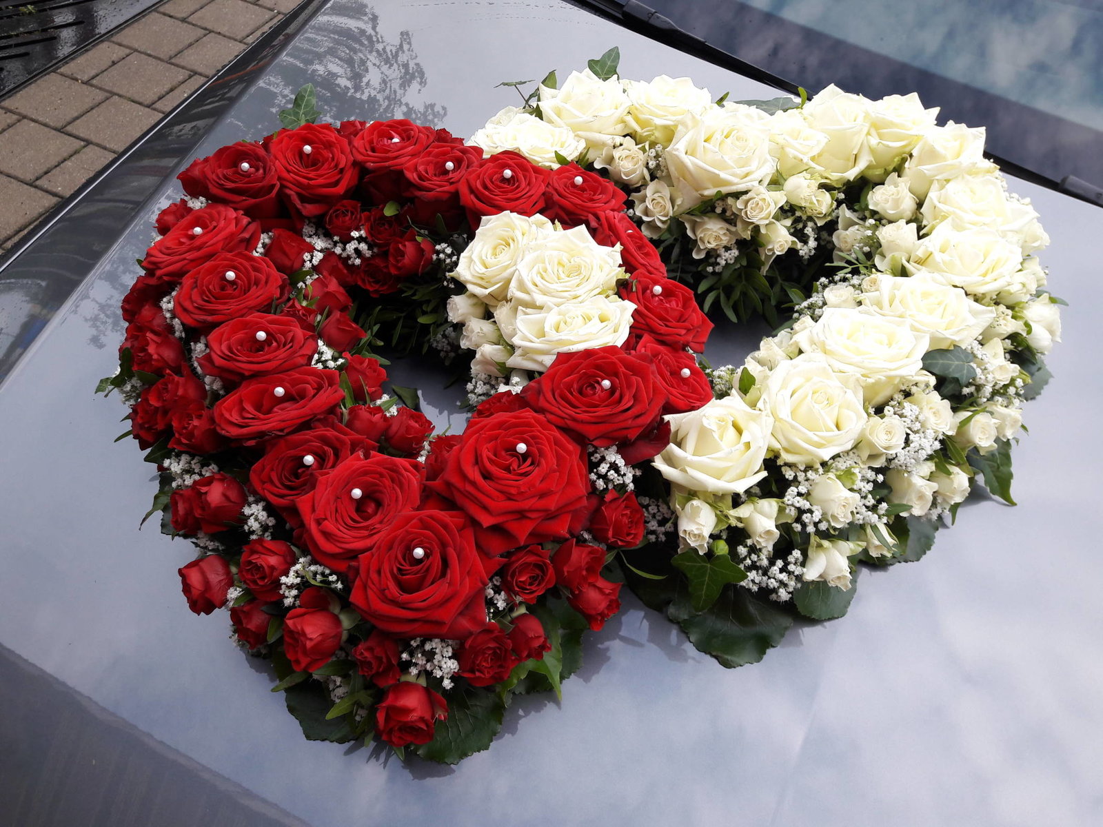 Autoschmuck für Hochzeit von Blumen Ernst