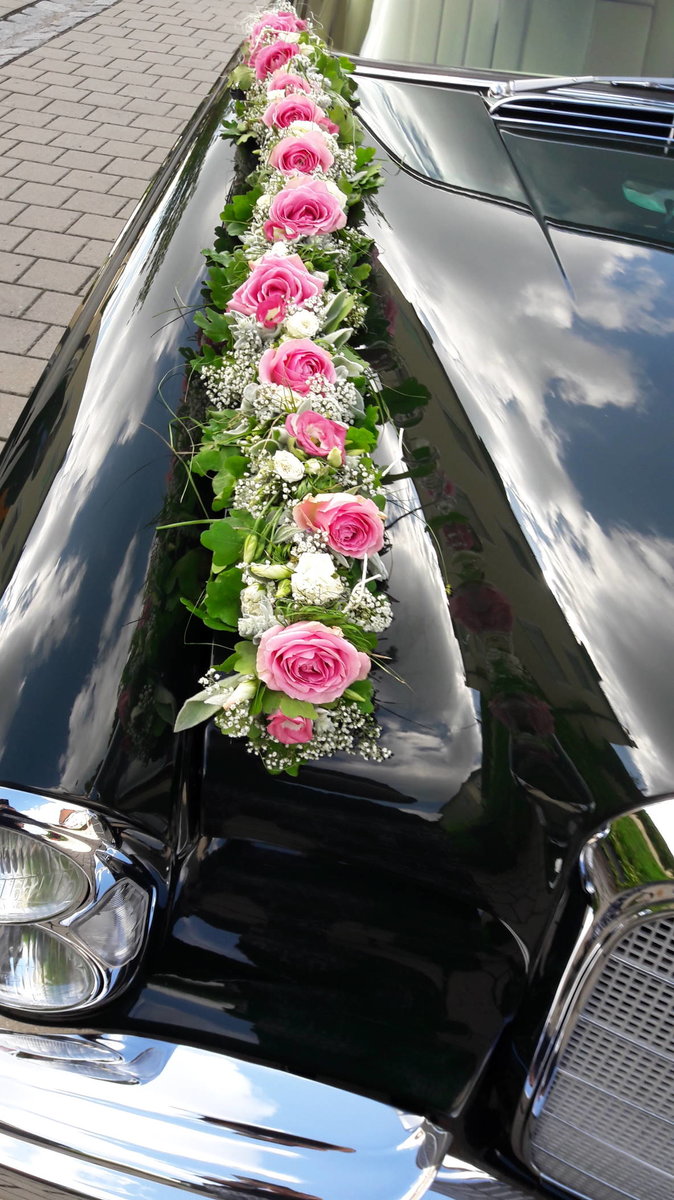 Blumenkranz für Auto